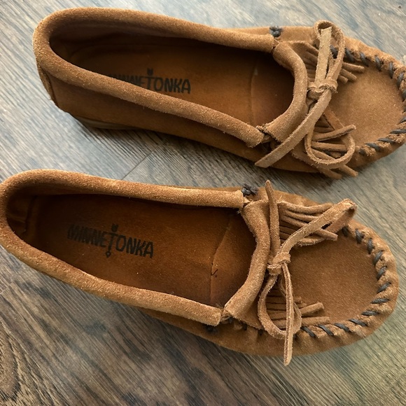 Minnetonka Kilty Kids Moccasin - Picture 1 of 6